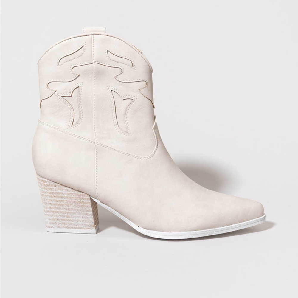Beast Hazel Off White Western Booties